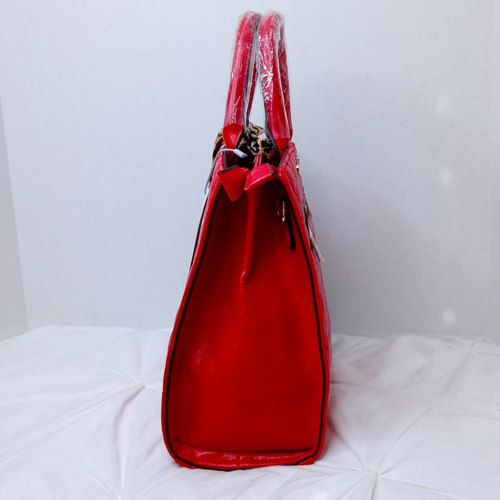 Red Quilted Handbag - Picture 6 of 7